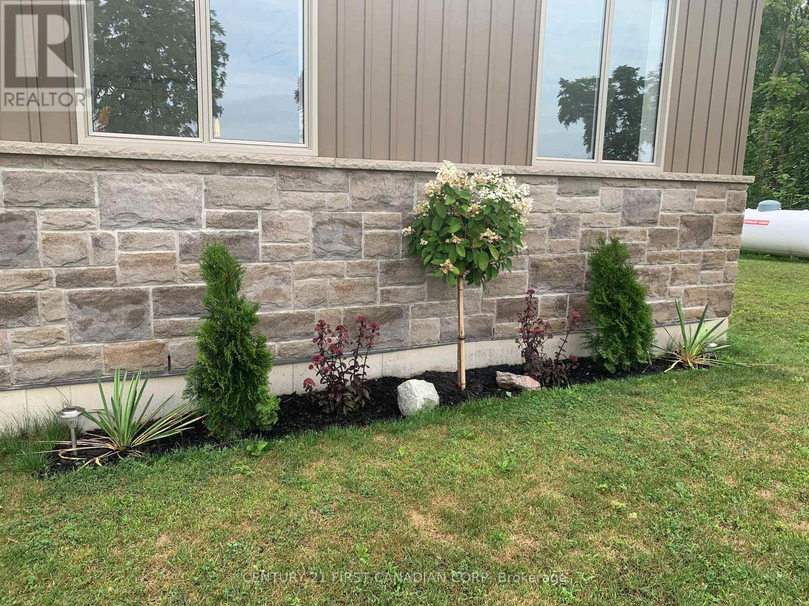9128 Indian Hills Trail W, Lambton Shores, Ontario  N0N 1J2 - Photo 37 - X12929226