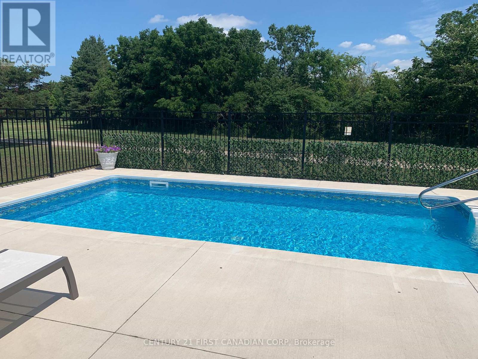 9128 Indian Hills Trail W, Lambton Shores, Ontario  N0N 1J2 - Photo 32 - X12929226