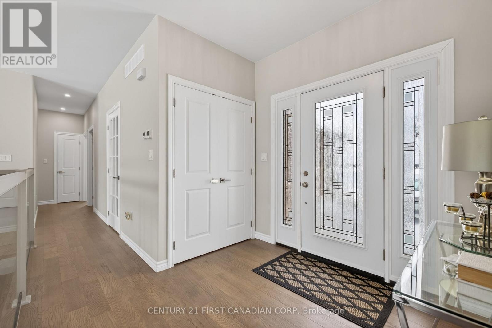 9128 Indian Hills Trail W, Lambton Shores, Ontario  N0N 1J2 - Photo 5 - X12929226