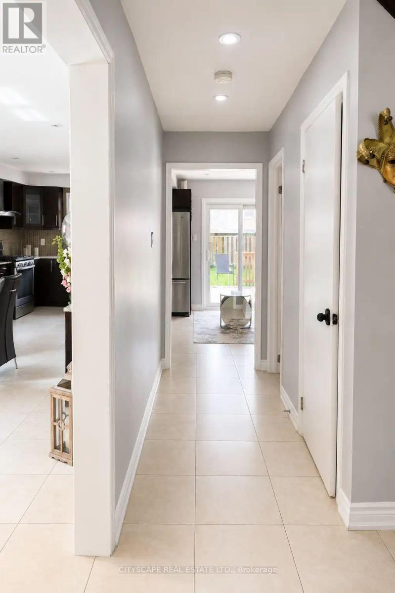 4233 Radisson Crescent, Mississauga, Ontario  L5M 4M1 - Photo 6 - W13093332