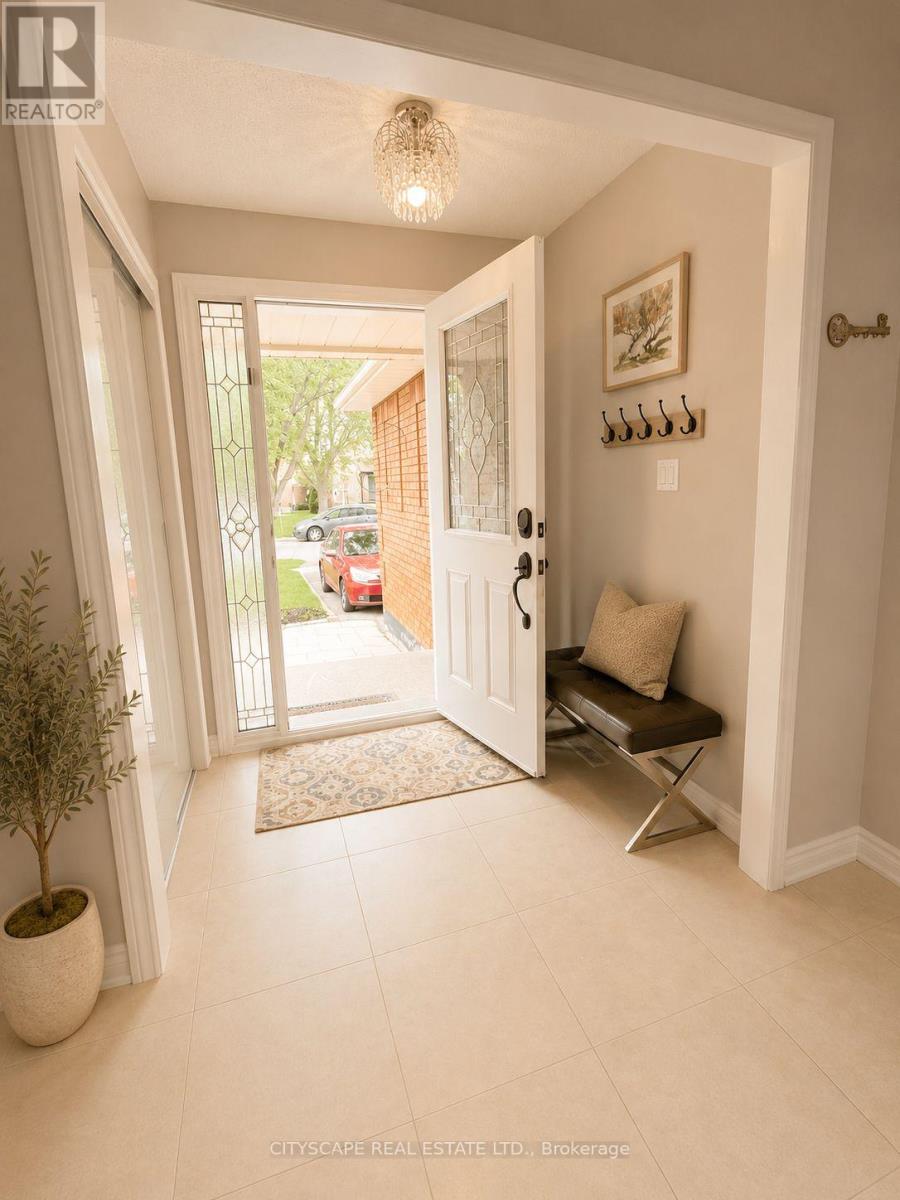 4233 Radisson Crescent, Mississauga, Ontario  L5M 4M1 - Photo 4 - W13093332