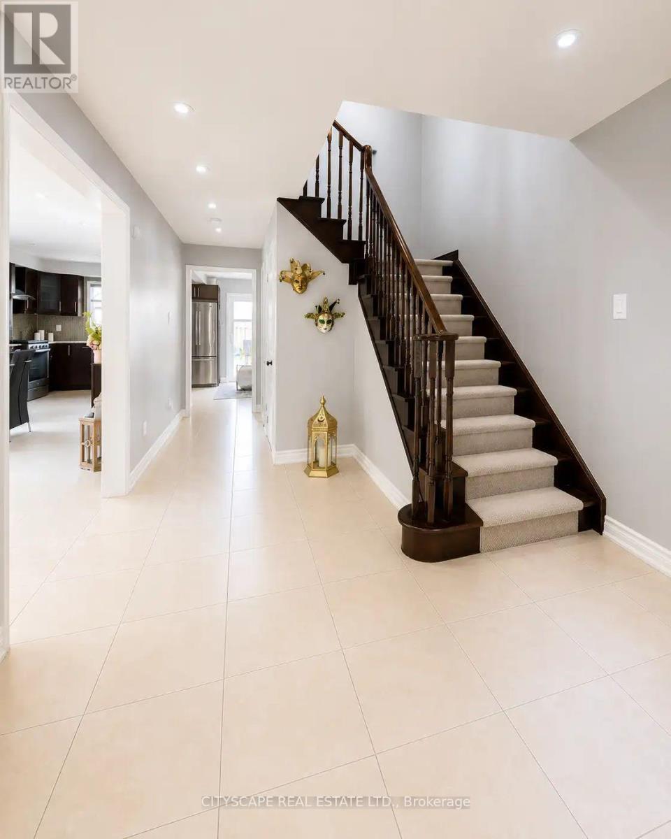 4233 Radisson Crescent, Mississauga, Ontario  L5M 4M1 - Photo 5 - W13093332