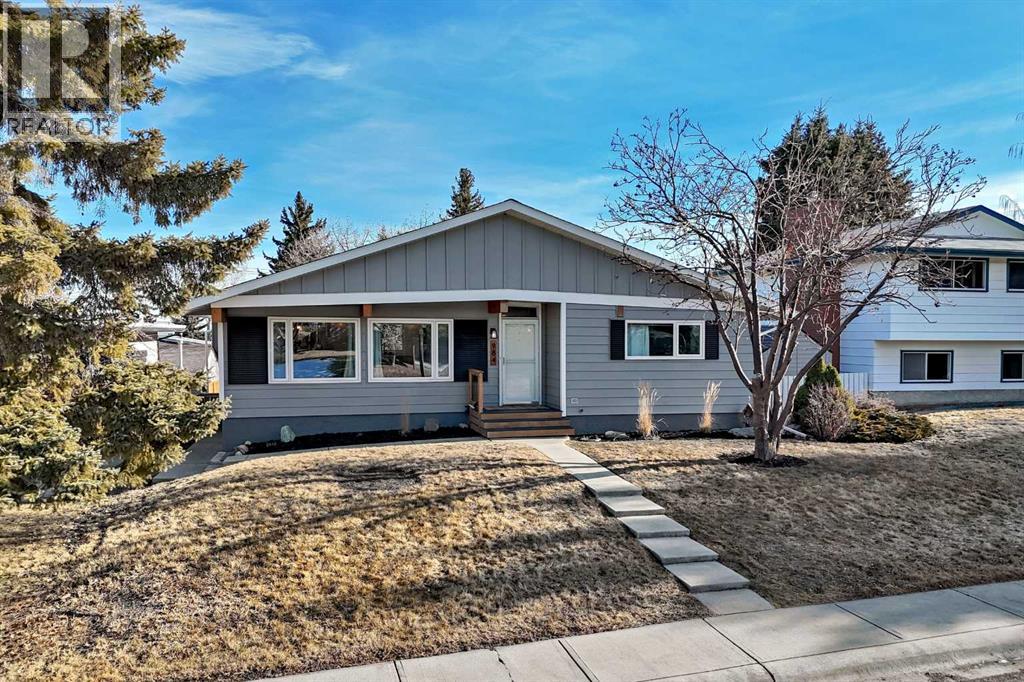 984 Canaveral Crescent Sw, Calgary, Alberta  T2W 1N5 - Photo 1 - A2284967