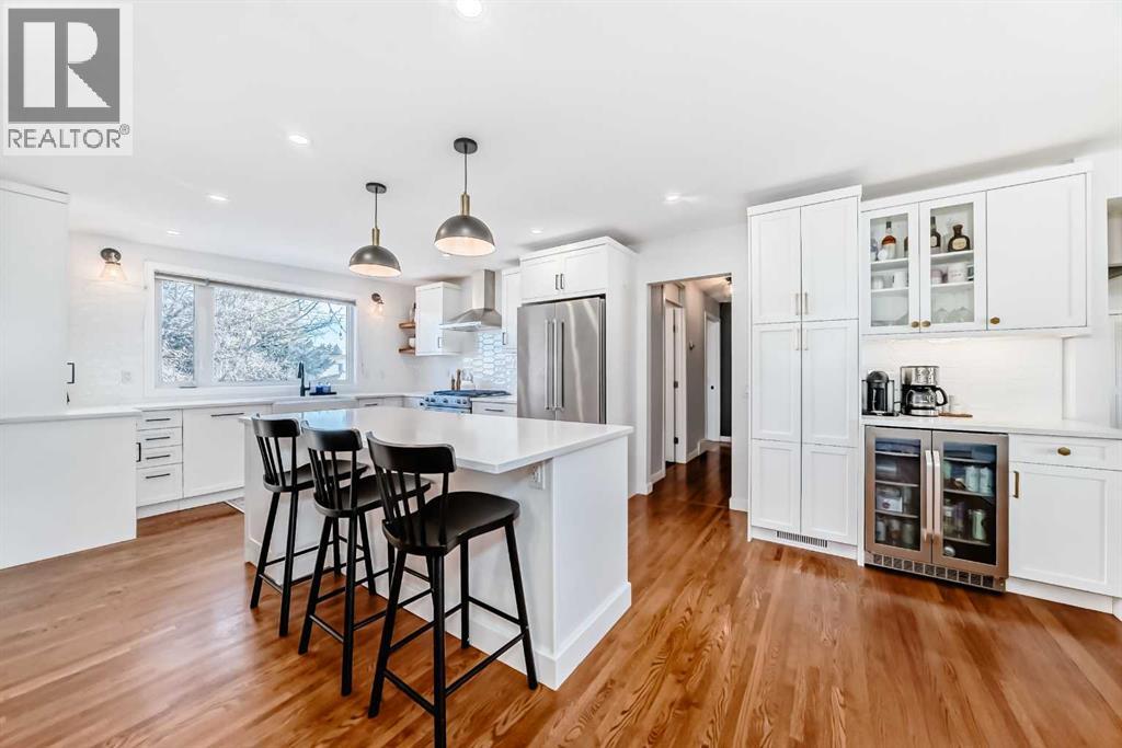 984 Canaveral Crescent Sw, Calgary, Alberta  T2W 1N5 - Photo 5 - A2284967