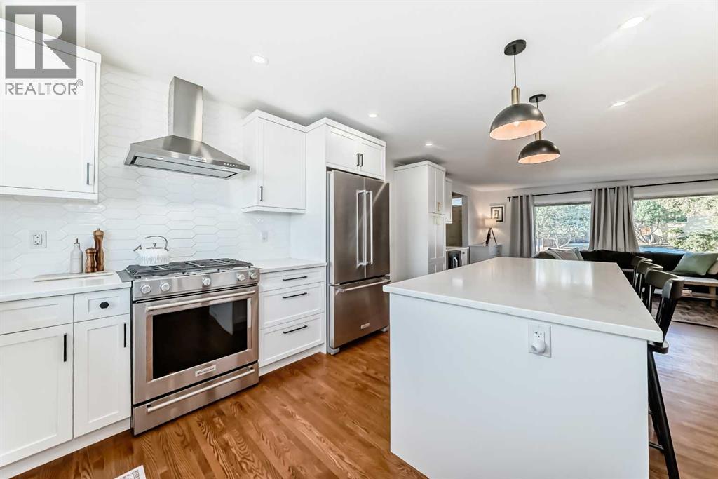 984 Canaveral Crescent Sw, Calgary, Alberta  T2W 1N5 - Photo 9 - A2284967