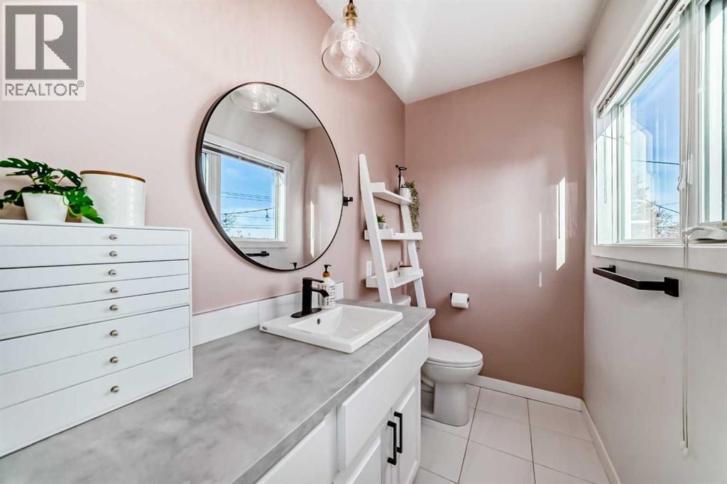 984 Canaveral Crescent Sw, Calgary, Alberta  T2W 1N5 - Photo 23 - A2284967