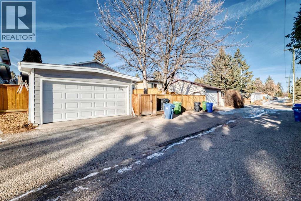 984 Canaveral Crescent Sw, Calgary, Alberta  T2W 1N5 - Photo 45 - A2284967