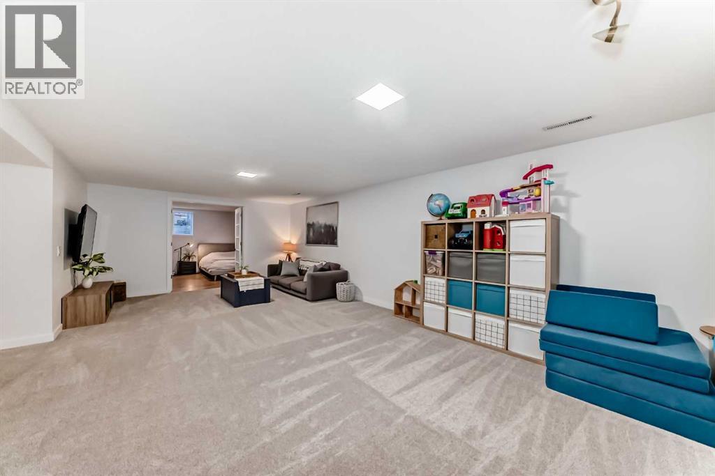 984 Canaveral Crescent Sw, Calgary, Alberta  T2W 1N5 - Photo 36 - A2284967