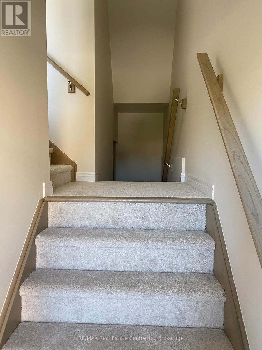 254 Law Drive, Guelph, Ontario  N1E 0P6 - Photo 2 - X13107270