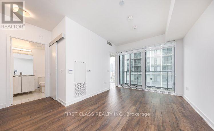 2215 - 158 Front Street E, Toronto, Ontario  M5A 0K9 - Photo 4 - C13107306