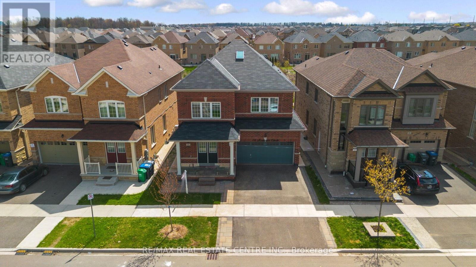 26 Fruitvale Circle, Brampton, Ontario  L7A 5B8 - Photo 4 - W13107264