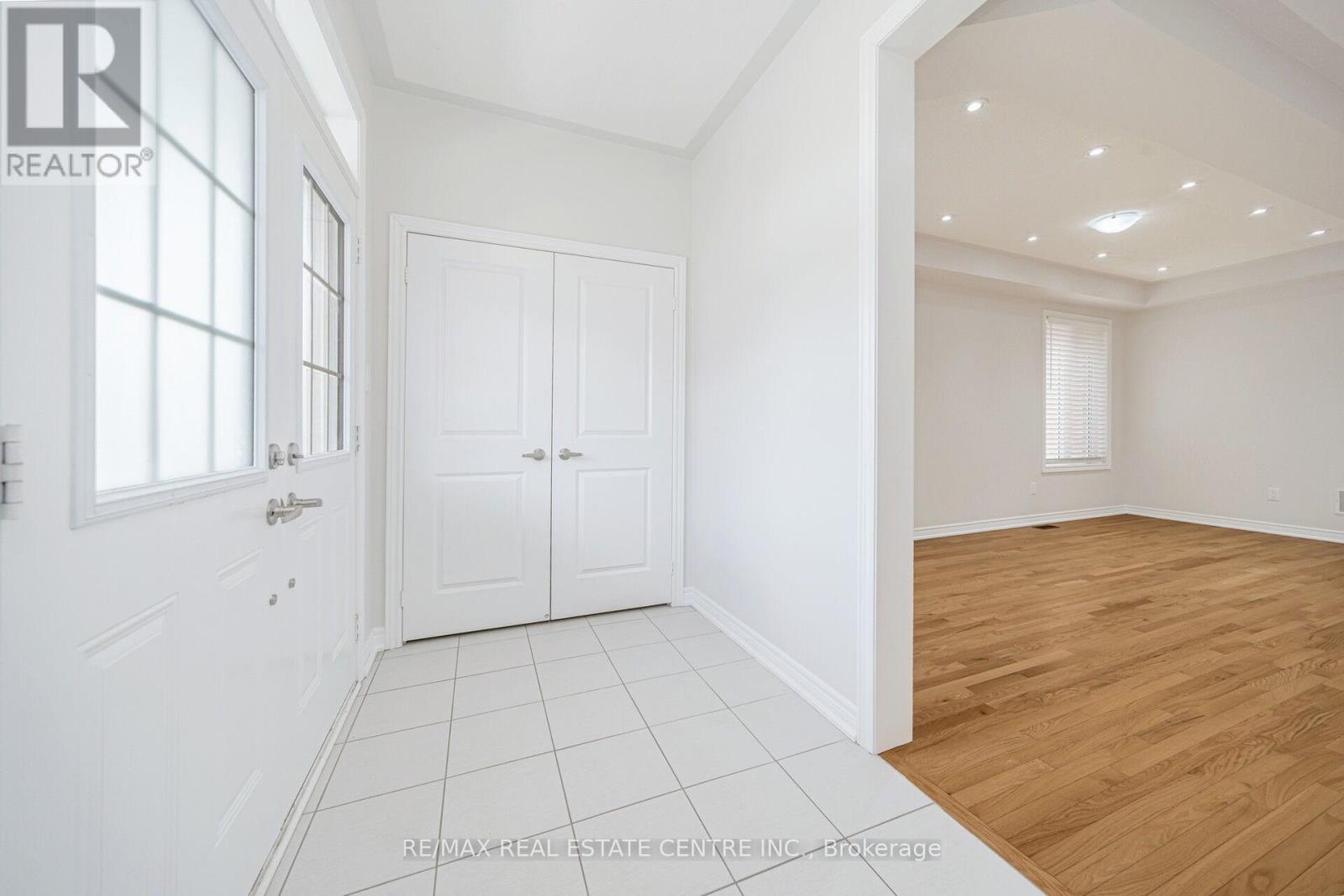 26 Fruitvale Circle, Brampton, Ontario  L7A 5B8 - Photo 6 - W13107264