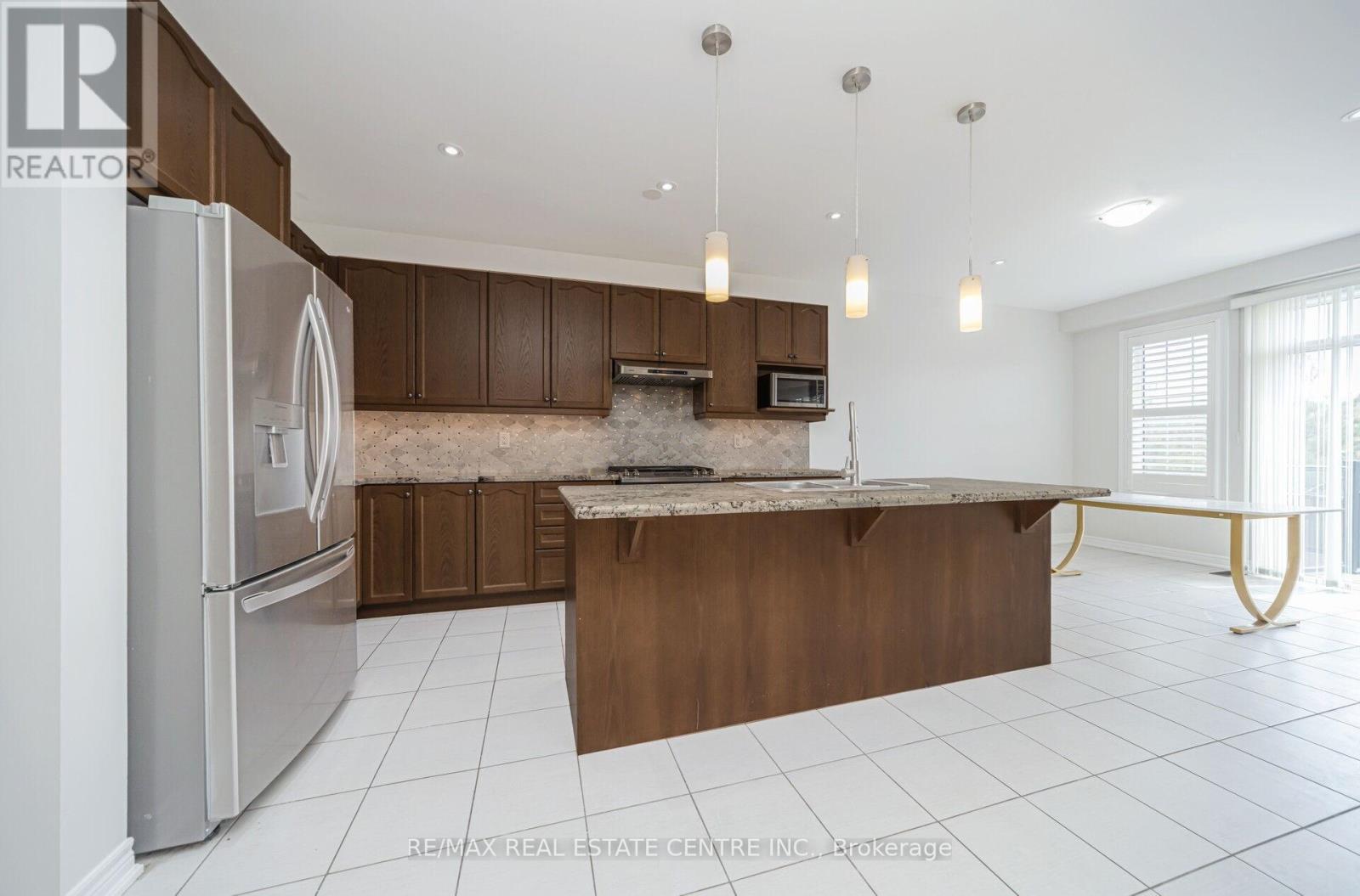 26 Fruitvale Circle, Brampton, Ontario  L7A 5B8 - Photo 9 - W13107264