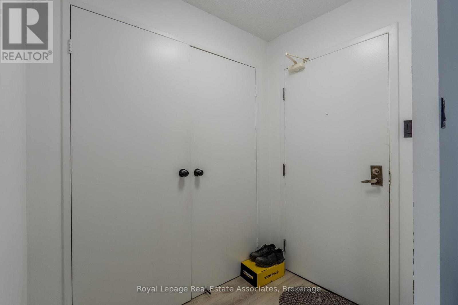 1602 - 3695 Kaneff Crescent, Mississauga, Ontario  L5A 4B6 - Photo 15 - W13107274