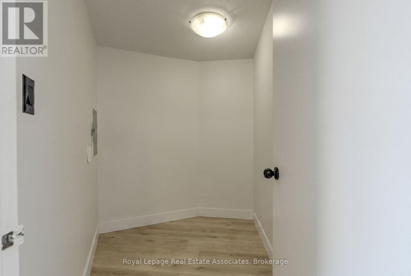 1602 - 3695 Kaneff Crescent, Mississauga, Ontario  L5A 4B6 - Photo 6 - W13107274