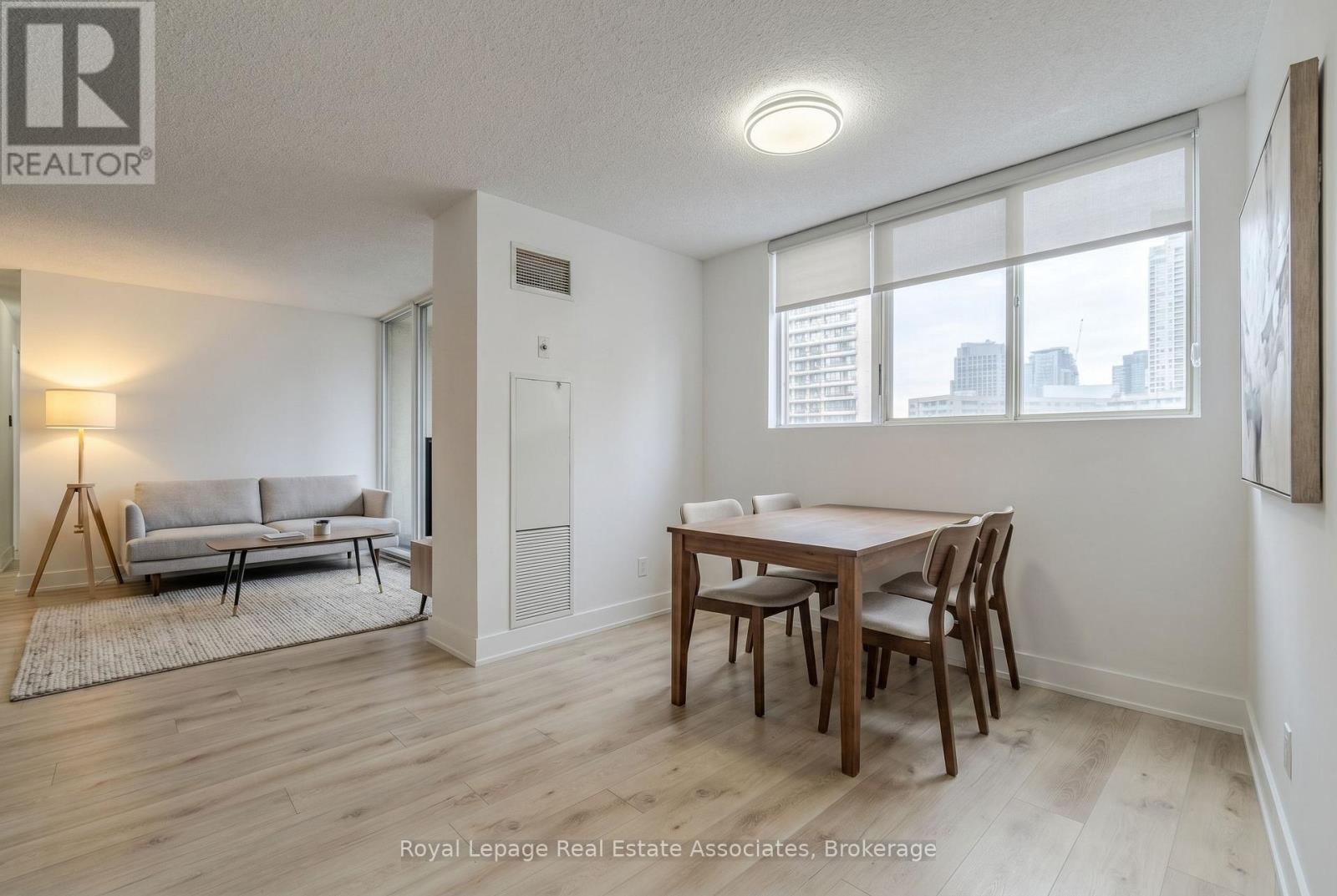 1602 - 3695 Kaneff Crescent, Mississauga, Ontario  L5A 4B6 - Photo 7 - W13107274