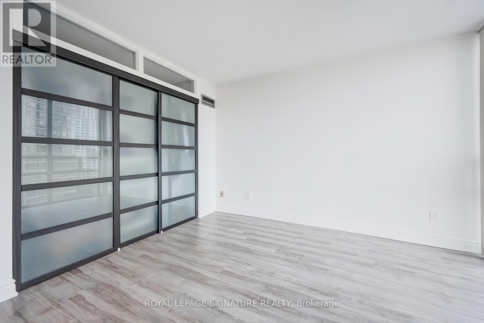 1106 - 50 Eglinton Avenue W, Mississauga, Ontario L5R 3P5 - Photo 13 - W13107286
