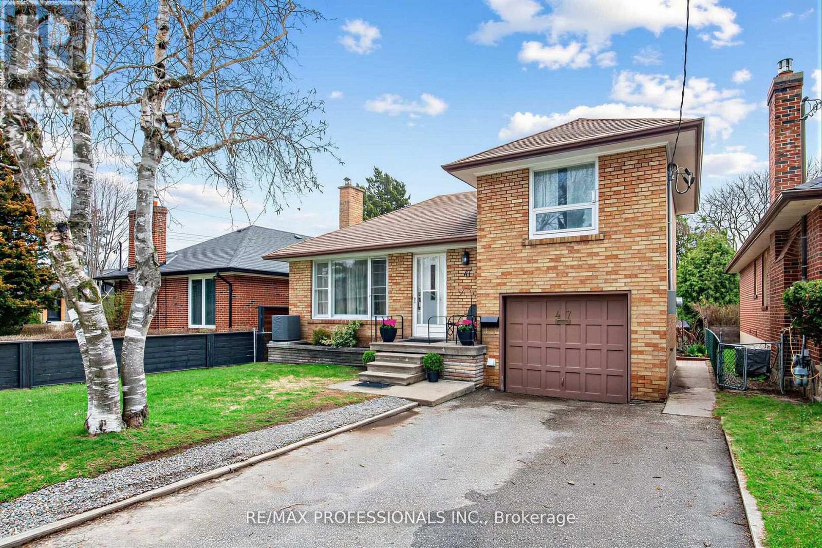 47 Claymore Drive, Toronto, Ontario  M8Z 2S3 - Photo 2 - W13107334