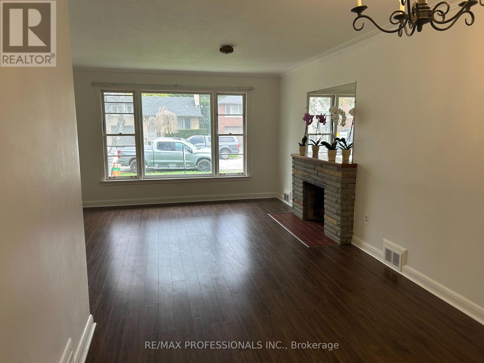47 Claymore Drive, Toronto, Ontario  M8Z 2S3 - Photo 4 - W13107334