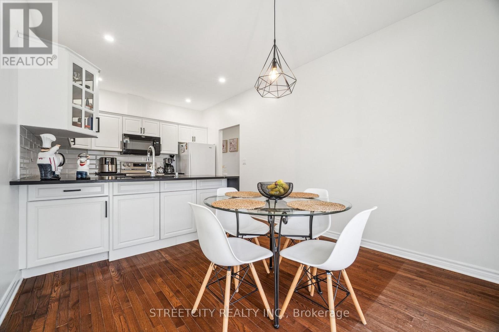 211 - 2025 Meadowgate Boulevard S, London South, Ontario  N6M 1K9 - Photo 12 - X12838638