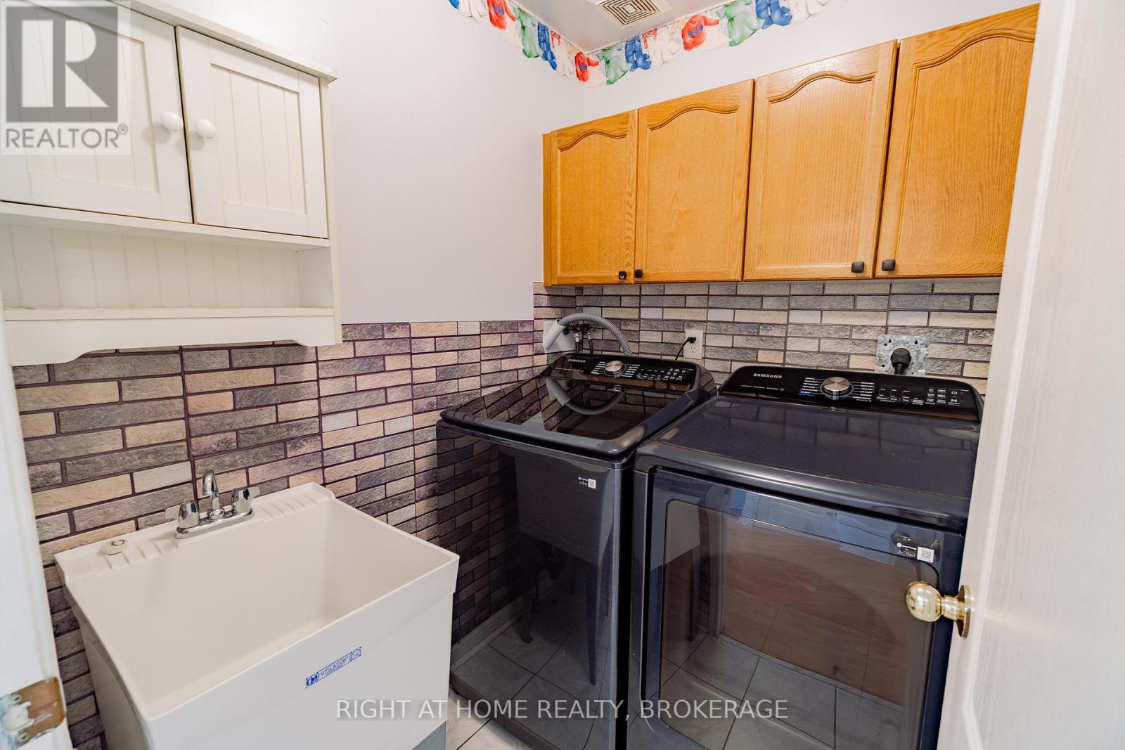 33 Atwood Avenue, Halton Hills, Ontario  L7G 5Z9 - Photo 19 - W12907464