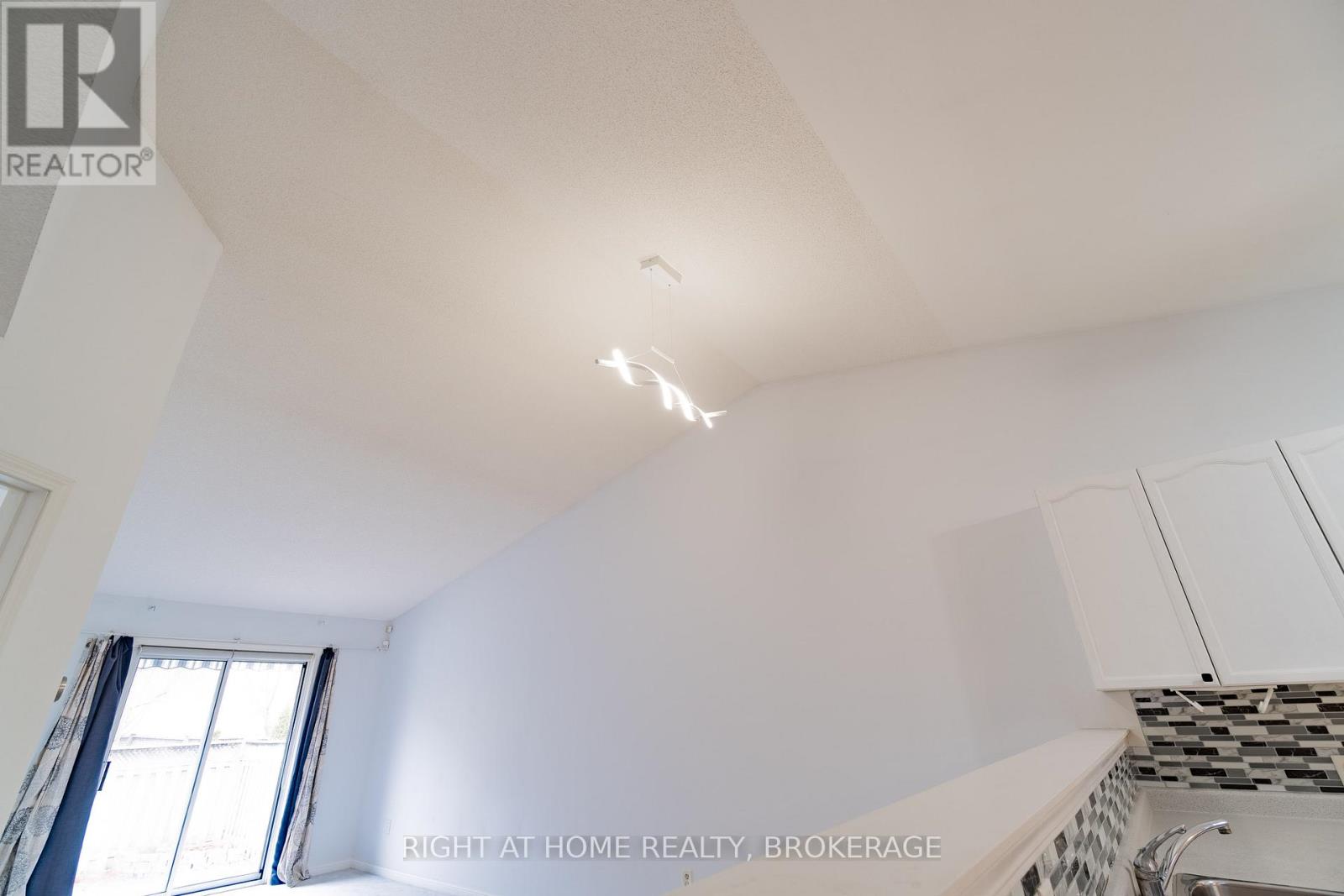 33 Atwood Avenue, Halton Hills, Ontario  L7G 5Z9 - Photo 6 - W12907464