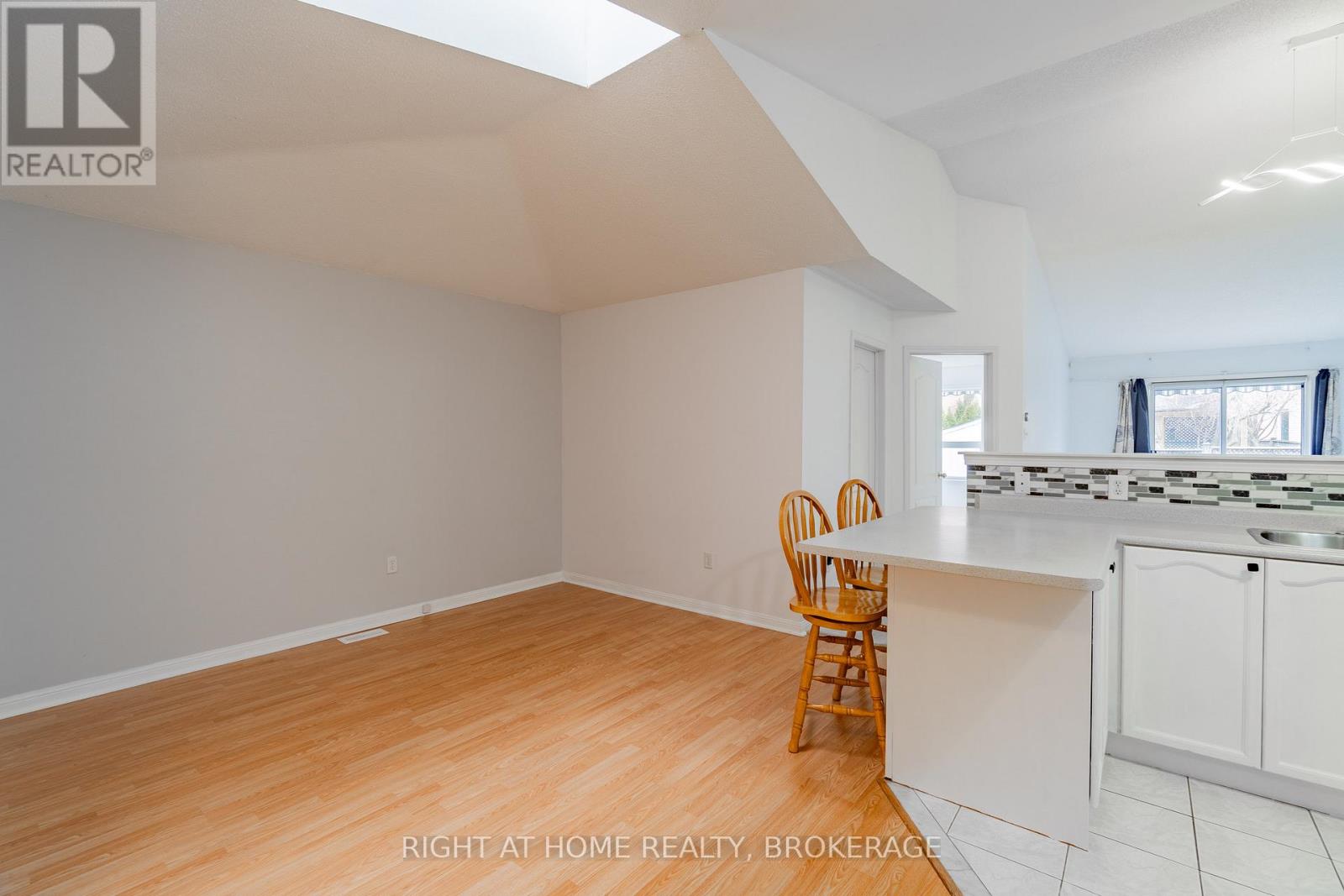 33 Atwood Avenue, Halton Hills, Ontario  L7G 5Z9 - Photo 9 - W12907464