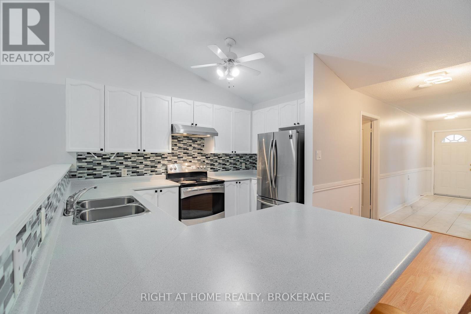 33 Atwood Avenue, Halton Hills, Ontario  L7G 5Z9 - Photo 7 - W12907464
