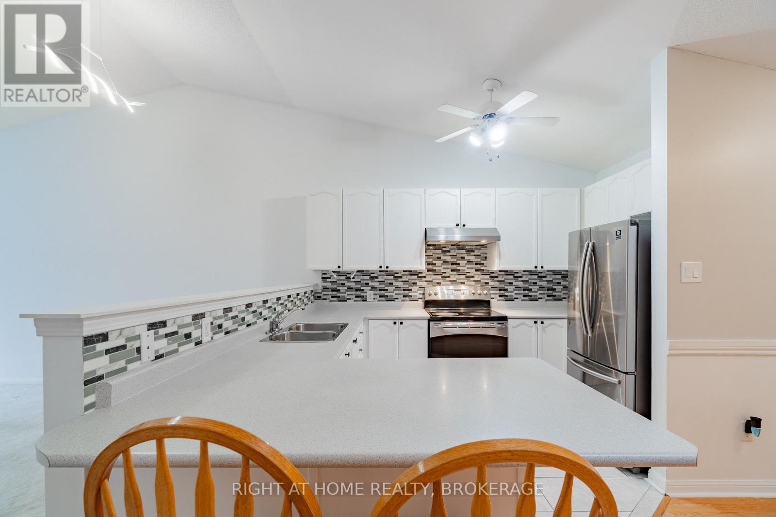 33 Atwood Avenue, Halton Hills, Ontario  L7G 5Z9 - Photo 8 - W12907464