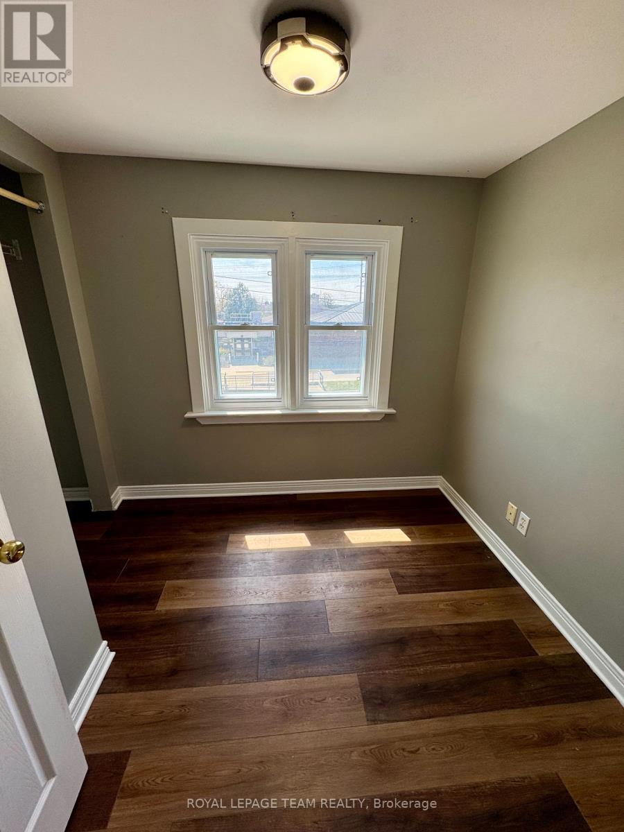 1297 Kitchener Avenue, Ottawa, Ontario  K1V 6W3 - Photo 12 - X12884304