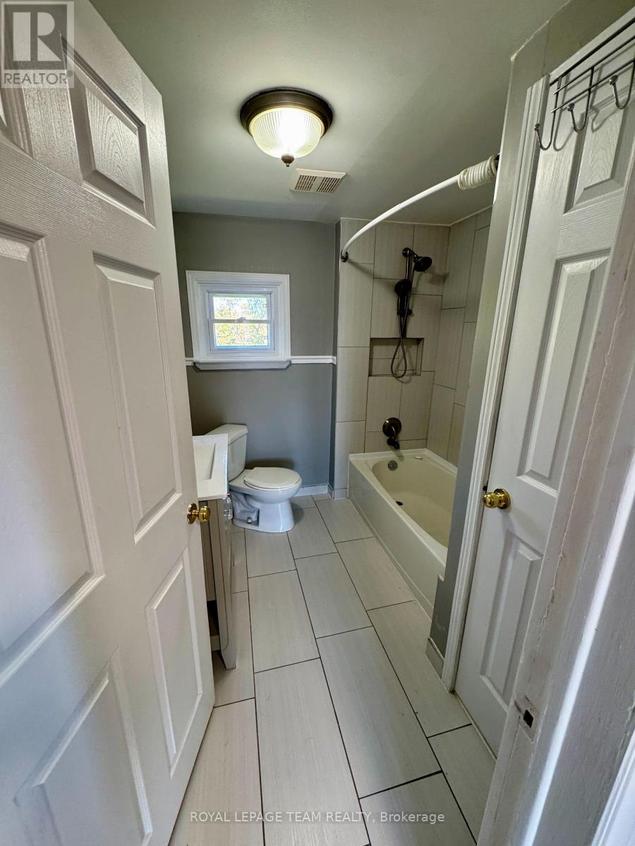 1297 Kitchener Avenue, Ottawa, Ontario  K1V 6W3 - Photo 16 - X12884304
