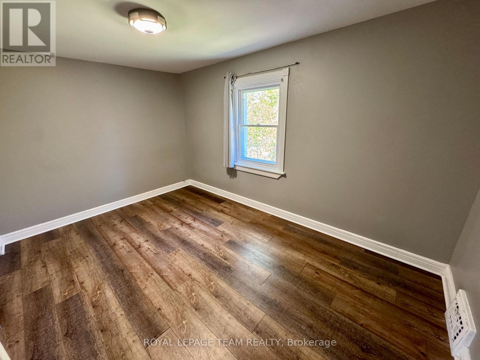 1297 Kitchener Avenue, Ottawa, Ontario  K1V 6W3 - Photo 15 - X12884304