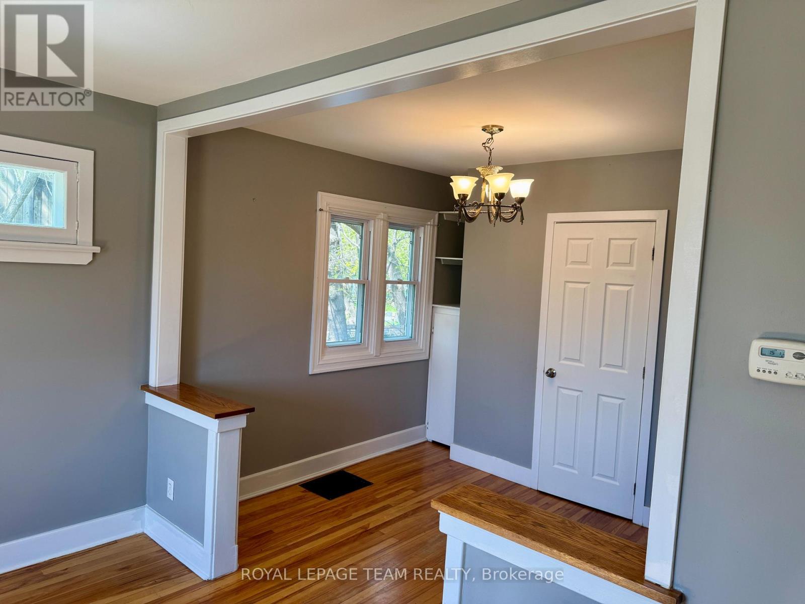 1297 Kitchener Avenue, Ottawa, Ontario  K1V 6W3 - Photo 4 - X12884304