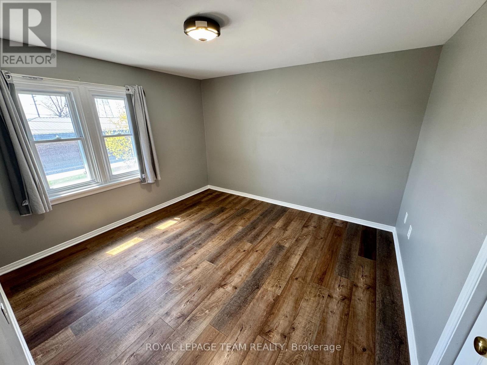 1297 Kitchener Avenue, Ottawa, Ontario  K1V 6W3 - Photo 13 - X12884304