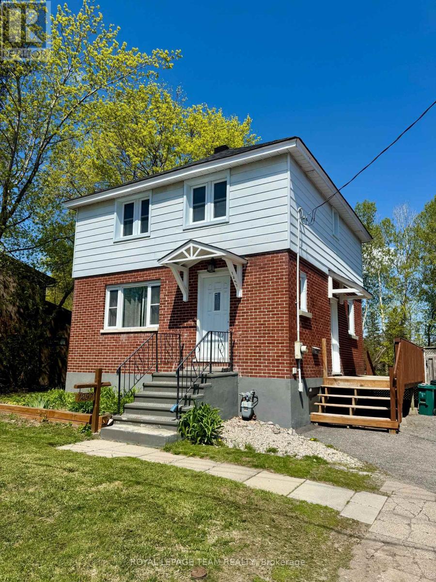 1297 Kitchener Avenue, Ottawa, Ontario  K1V 6W3 - Photo 2 - X12884304