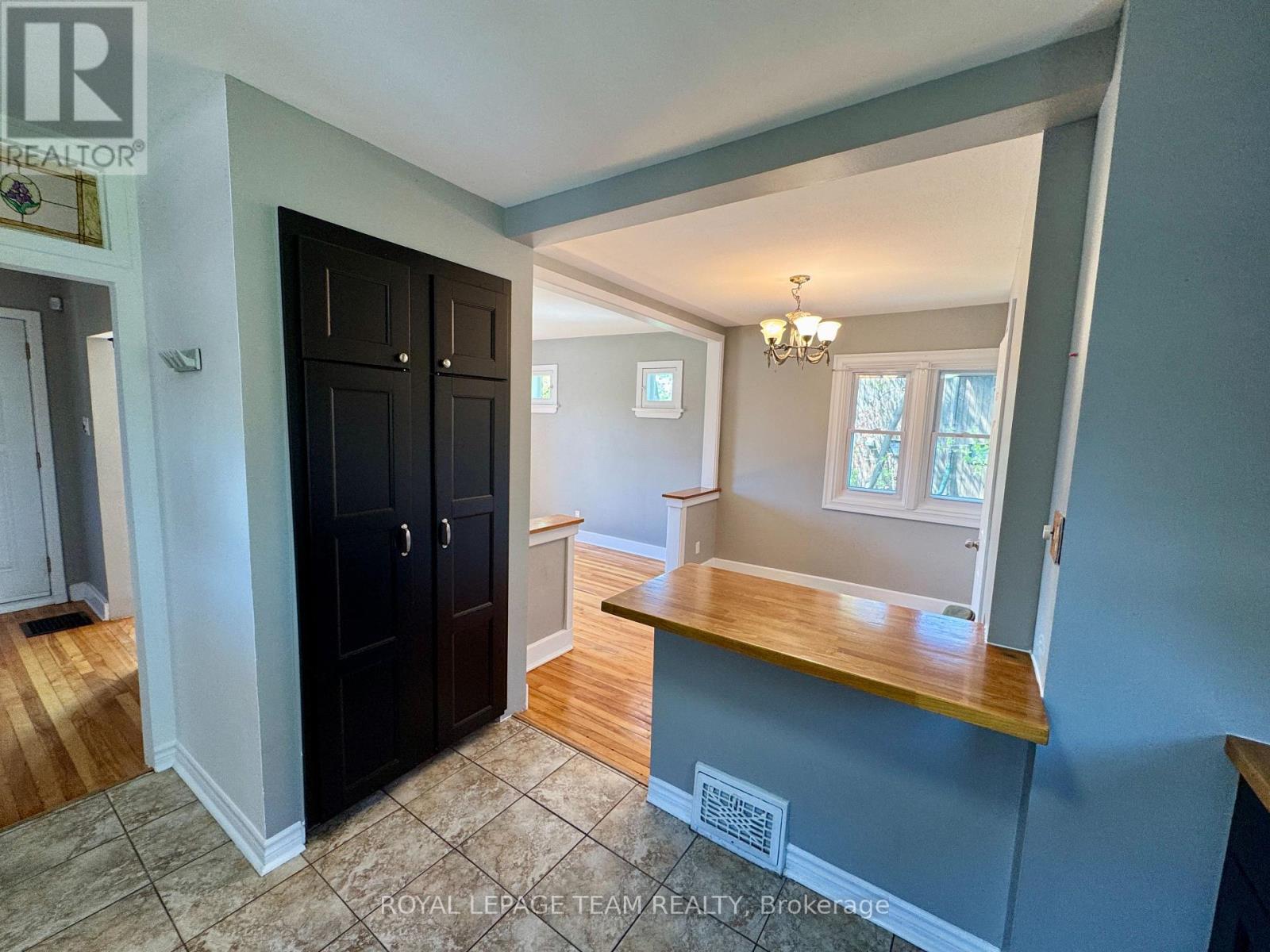 1297 Kitchener Avenue, Ottawa, Ontario  K1V 6W3 - Photo 8 - X12884304