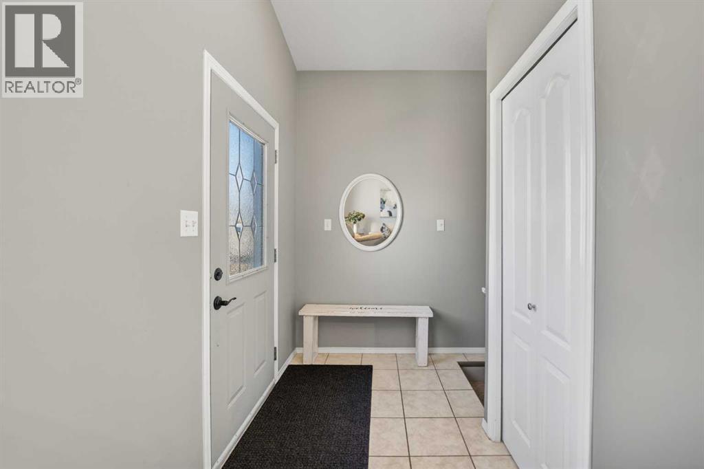 135 Blackfoot Court W, Lethbridge, Alberta  T1K 7W1 - Photo 4 - A2308560