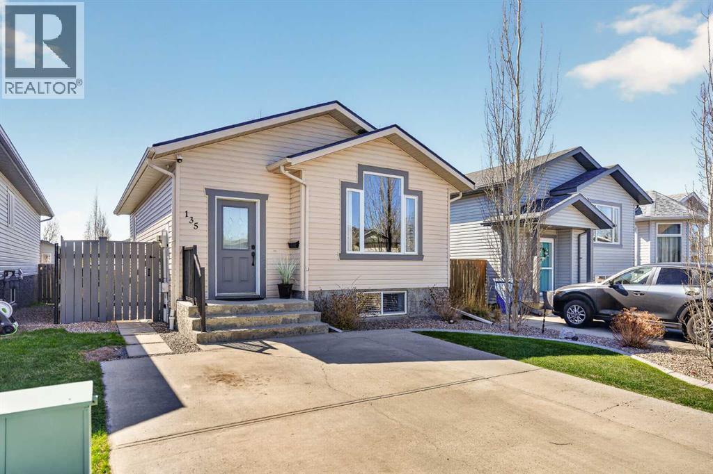 135 Blackfoot Court W, Lethbridge, Alberta  T1K 7W1 - Photo 1 - A2308560
