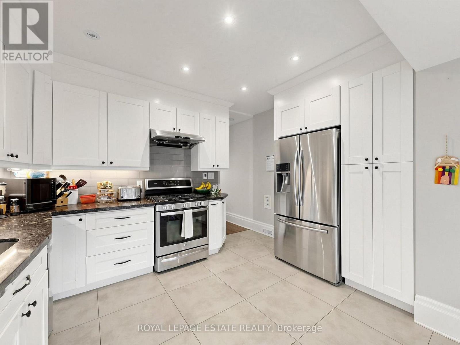 280 Silver Birch Avenue, Toronto, Ontario  M4E 3L5 - Photo 10 - E13107376