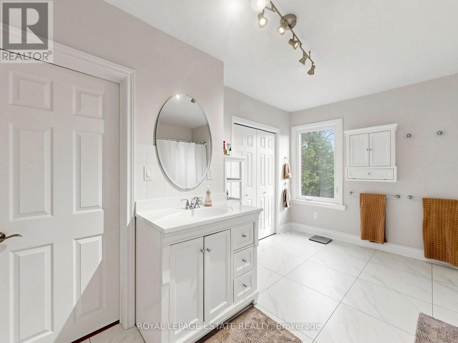 280 Silver Birch Avenue, Toronto, Ontario  M4E 3L5 - Photo 18 - E13107376