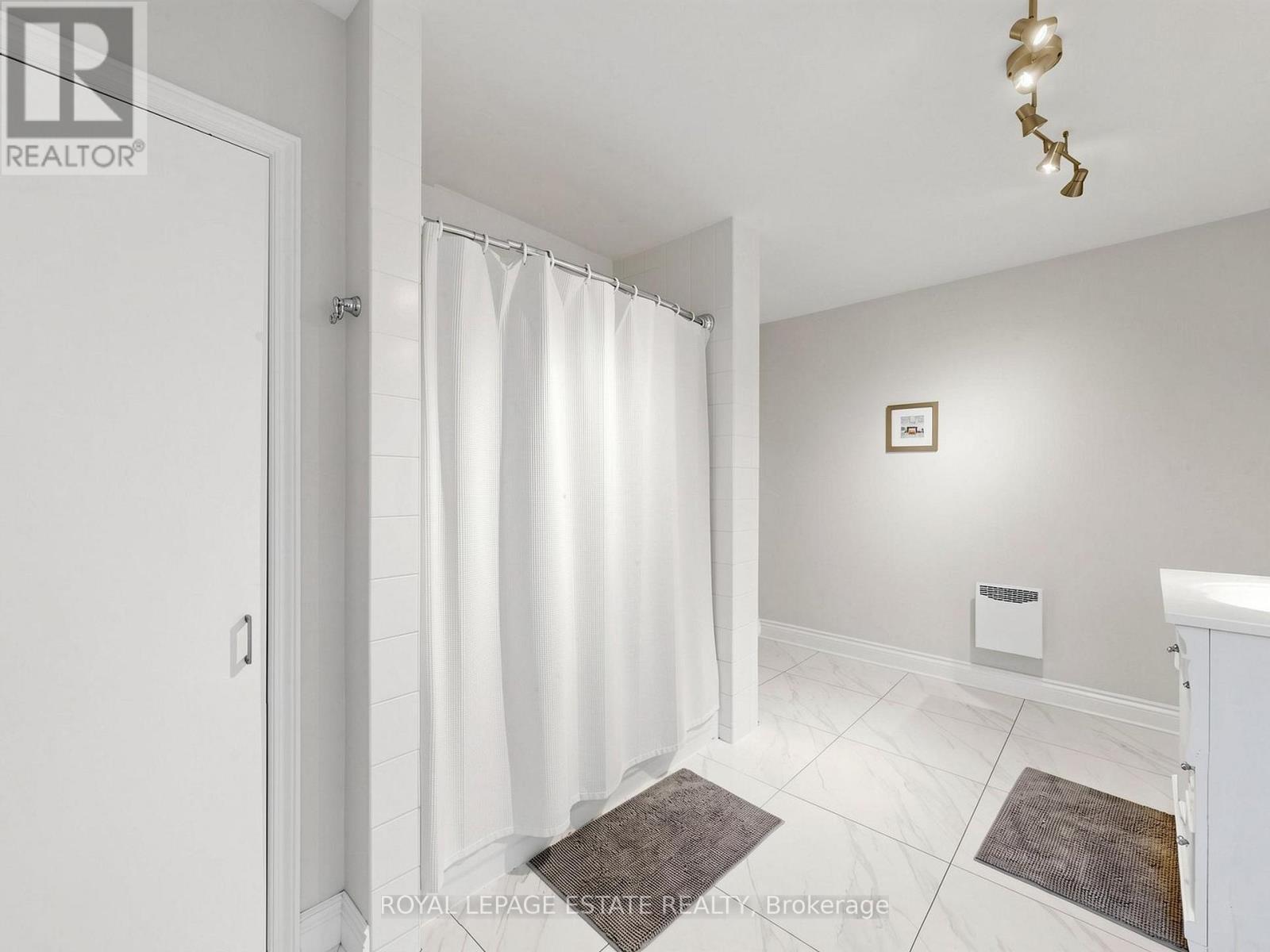 280 Silver Birch Avenue, Toronto, Ontario  M4E 3L5 - Photo 20 - E13107376