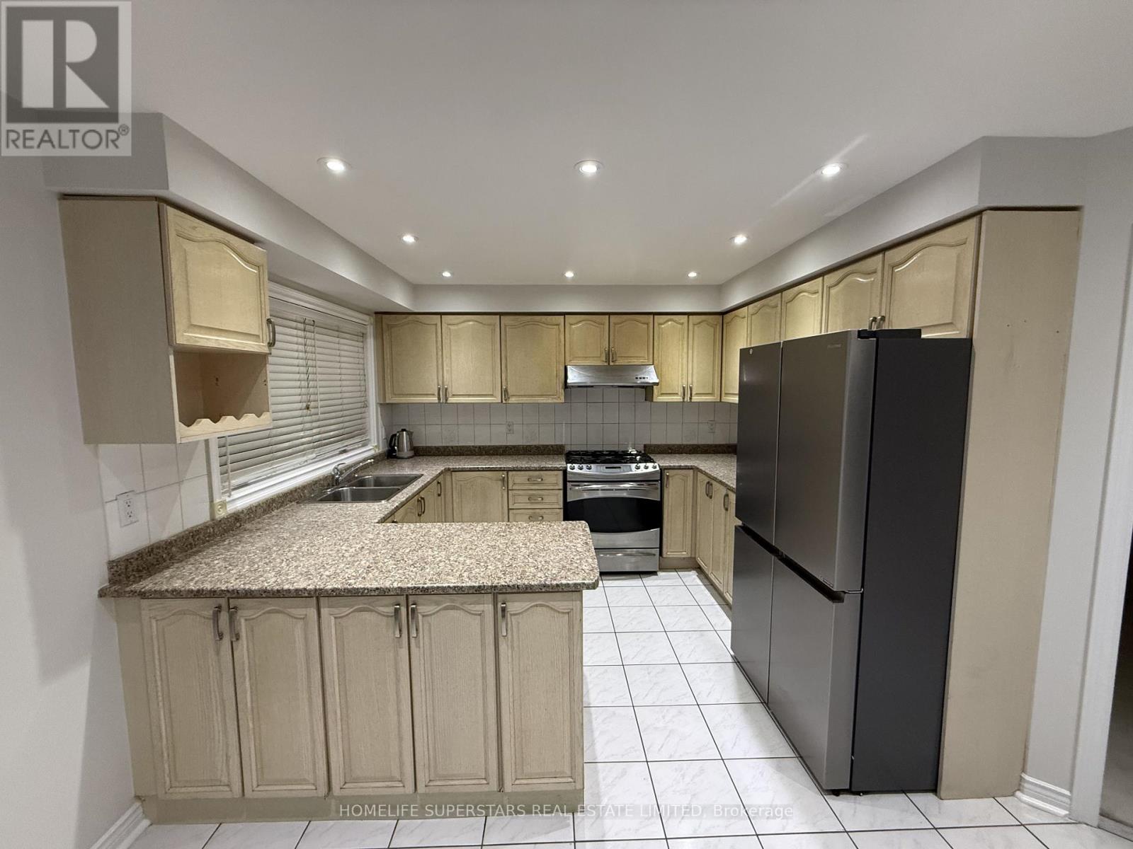54 Hollybush Street, Brampton, Ontario  L6R 1A6 - Photo 14 - W13107358