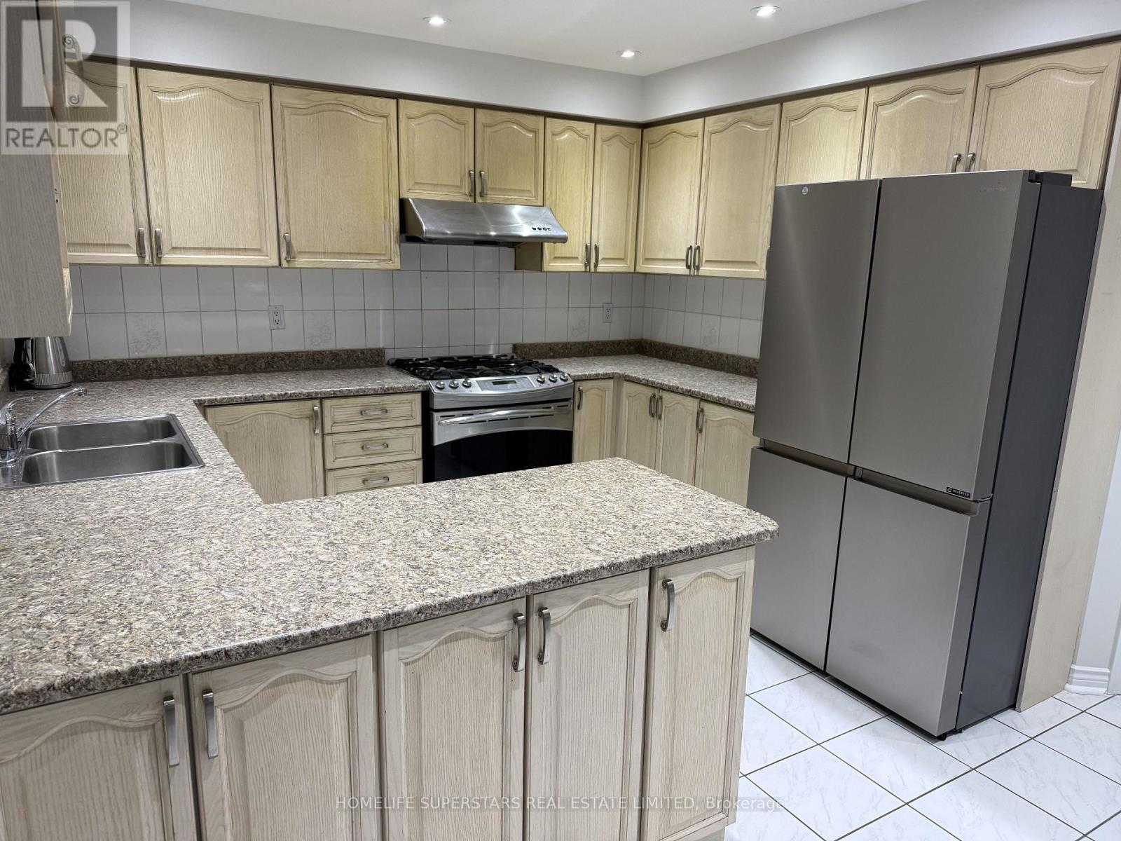 54 Hollybush Street, Brampton, Ontario  L6R 1A6 - Photo 15 - W13107358