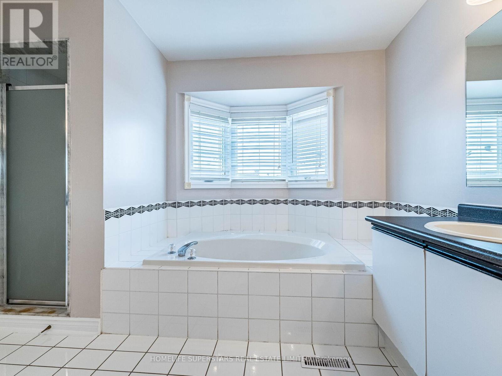 54 Hollybush Street, Brampton, Ontario  L6R 1A6 - Photo 27 - W13107358