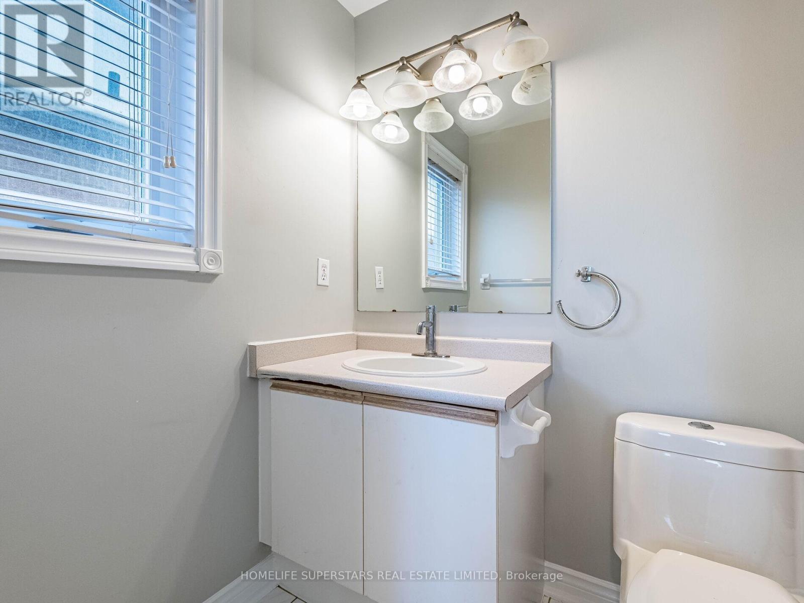 54 Hollybush Street, Brampton, Ontario  L6R 1A6 - Photo 35 - W13107358