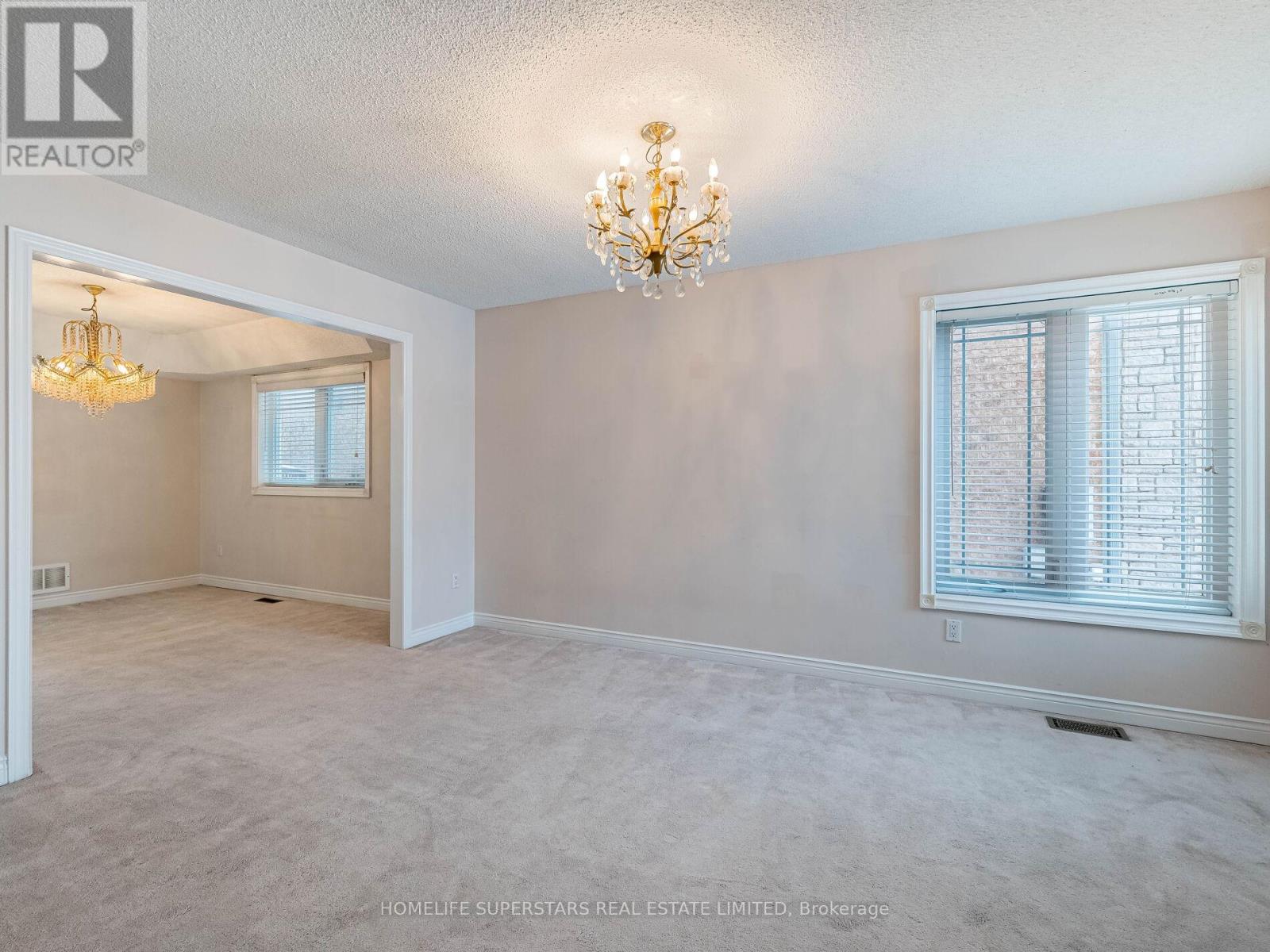 54 Hollybush Street, Brampton, Ontario  L6R 1A6 - Photo 4 - W13107358