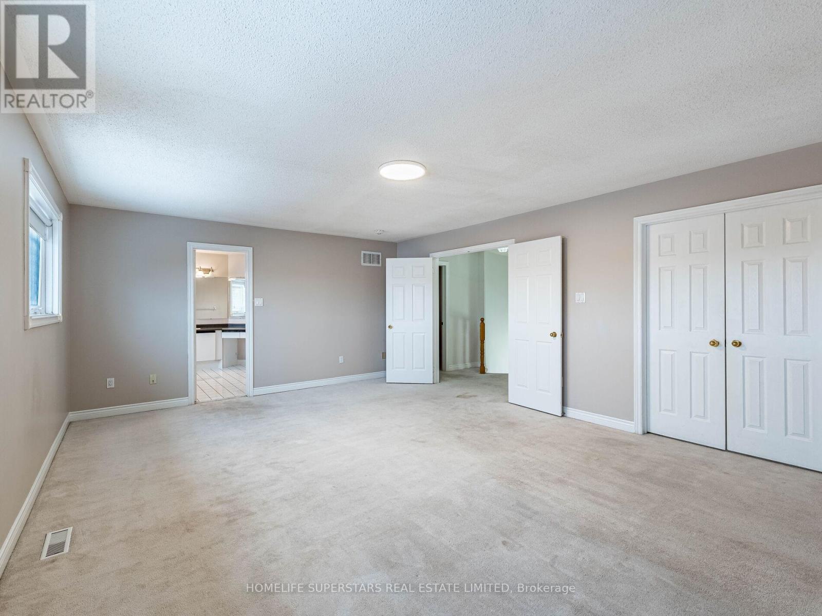 54 Hollybush Street, Brampton, Ontario  L6R 1A6 - Photo 9 - W13107358