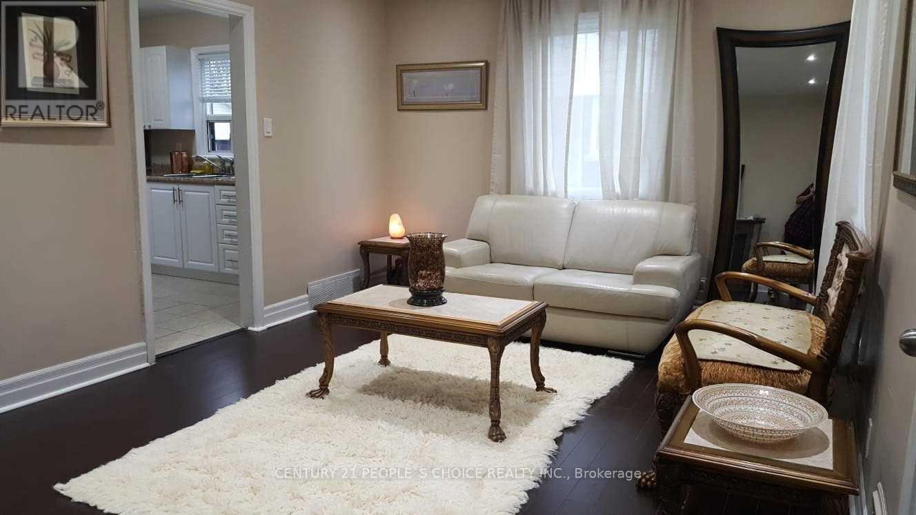 Upper - 186 Maurice Drive, Oakville, Ontario  L6K 2W9 - Photo 3 - W13107372