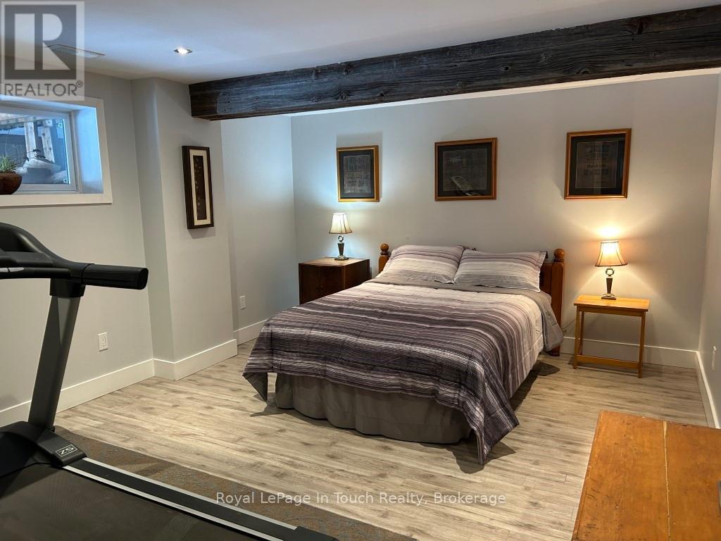 36 Meadows Avenue, Tay, Ontario  L0K 2C0 - Photo 16 - S12709006
