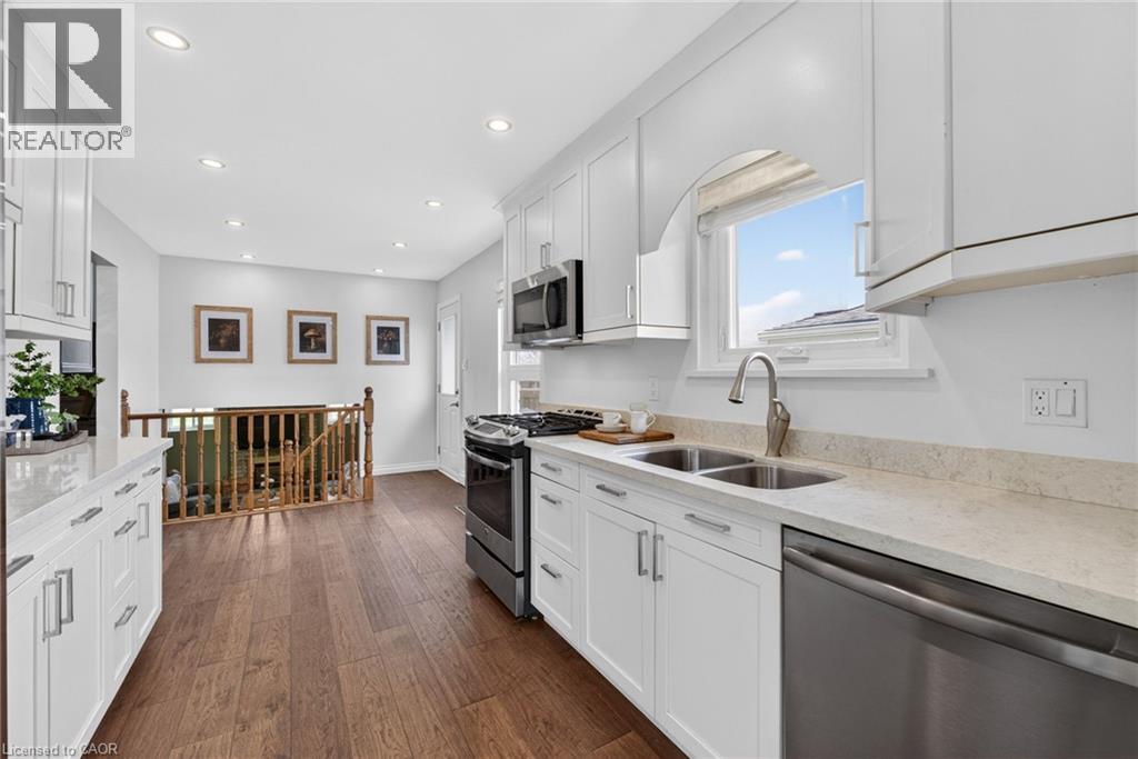 2471 Malcolm Crescent, Burlington, Ontario  L7P 3Y7 - Photo 6 - 40828814